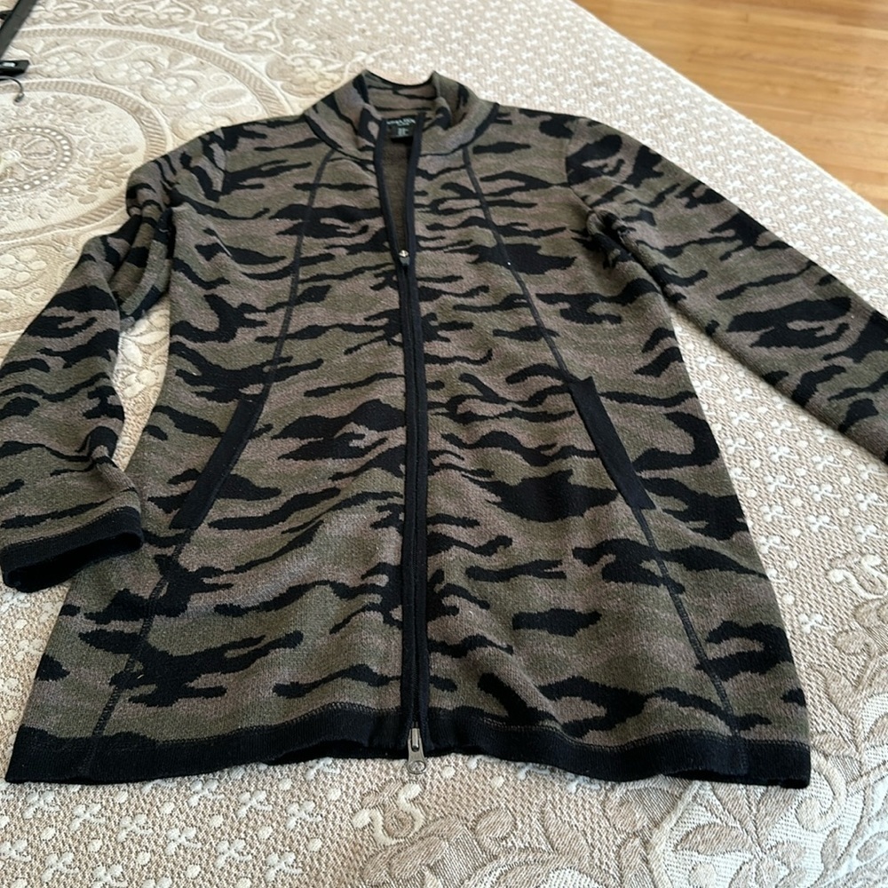 Cynthia Rowley Active cammo long sweater jacket EUC Medium